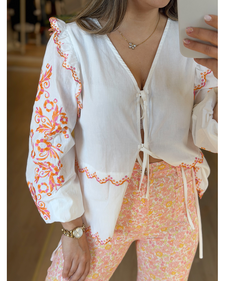 CAMISA BRANCA COM BORDADOS