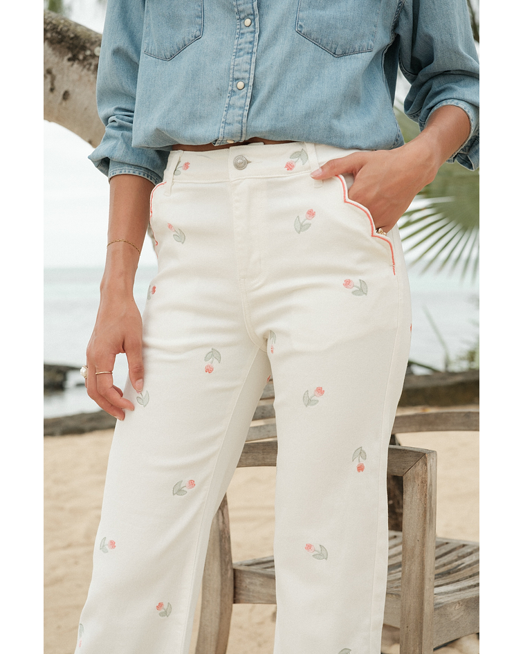 JEANS BORDADOS FLORAIS 