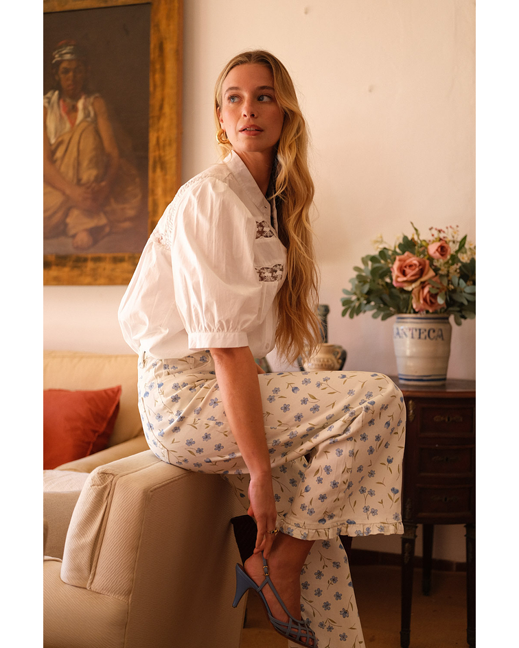 JEANS COM ESTAMPAGEM FLORES 