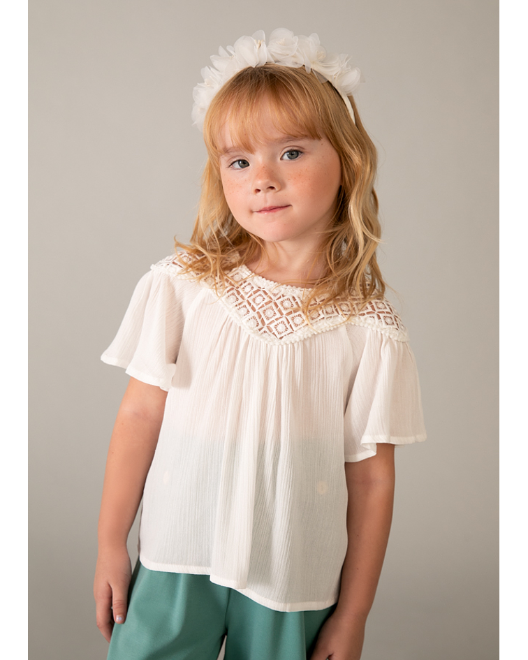 Blusa guipura combinada