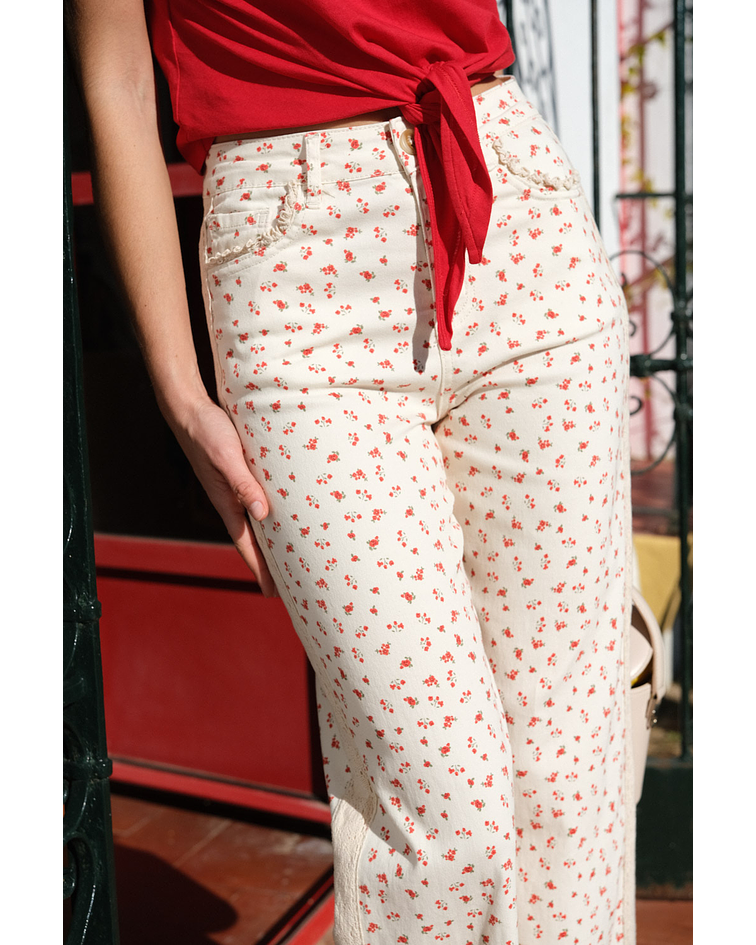 JEANS COM ESTAMPAGEM FLORES 