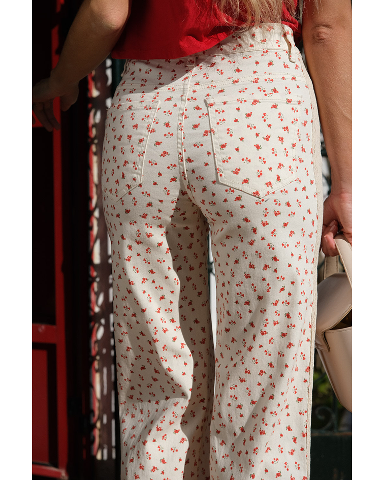 JEANS COM ESTAMPAGEM FLORES 