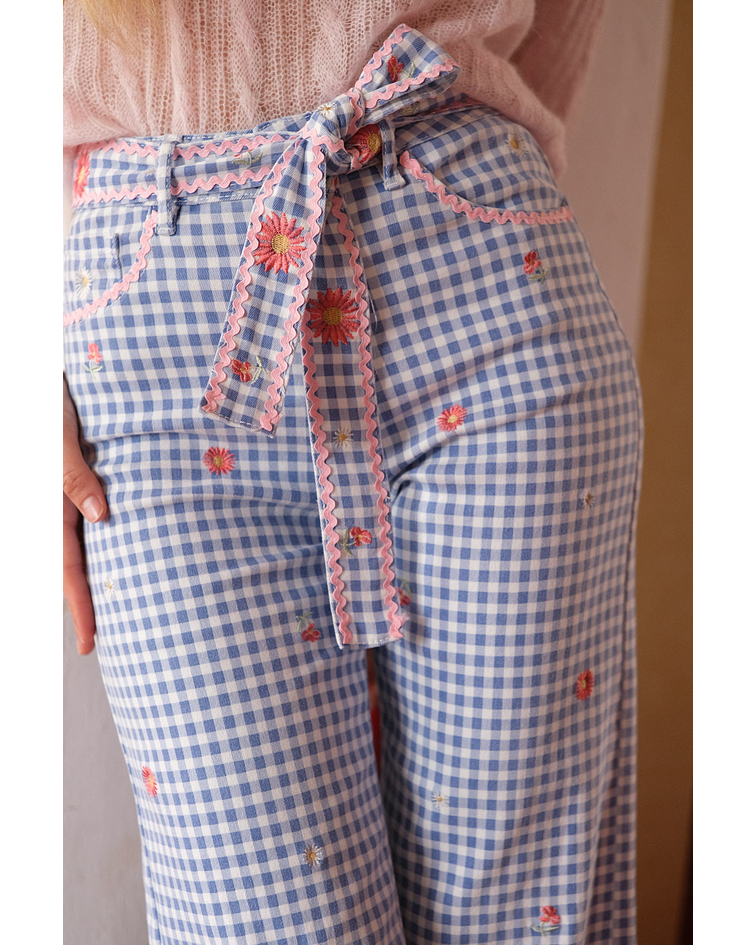 JEANS VICHY COM BORDADOS  