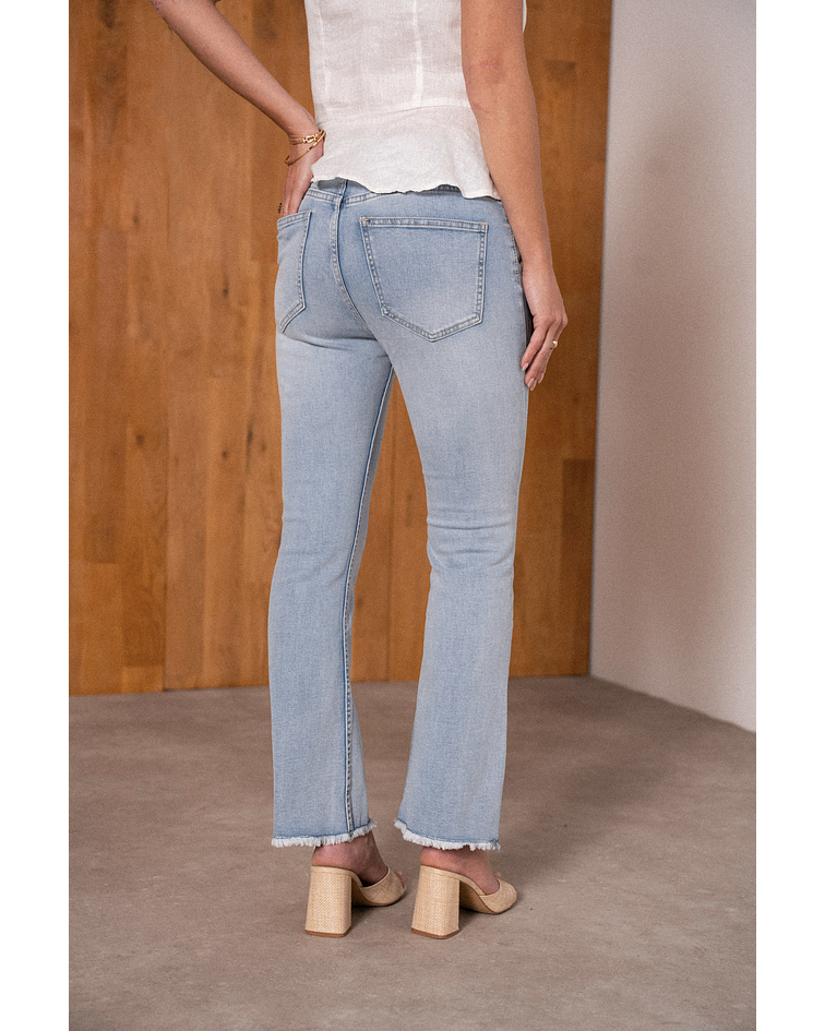 JEANS FLARE COM FRANJINHA 