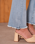 JEANS FLARE COM FRANJINHA 