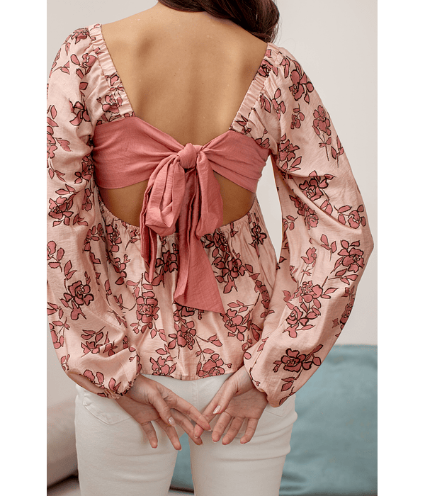 BLUSA COM LAÇO COSTAS