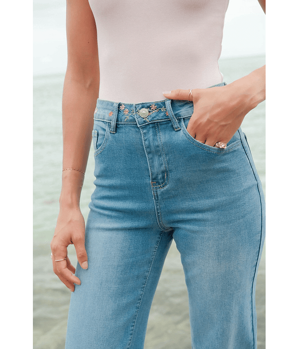JEANS BORDADOS FLORAIS 