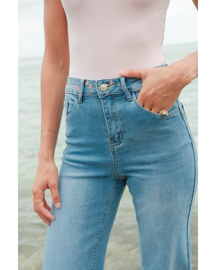 JEANS BORDADOS FLORAIS 