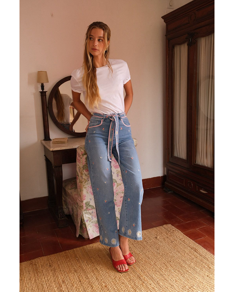 JEANS BORDADOS FLORAIS 