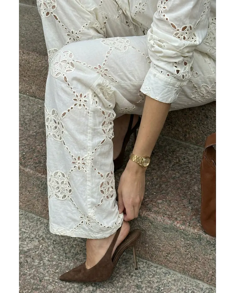 JEANS BORDADAS ALICE 