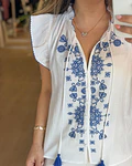 BLUSA BRANCA COM BORDADOS AZUIS