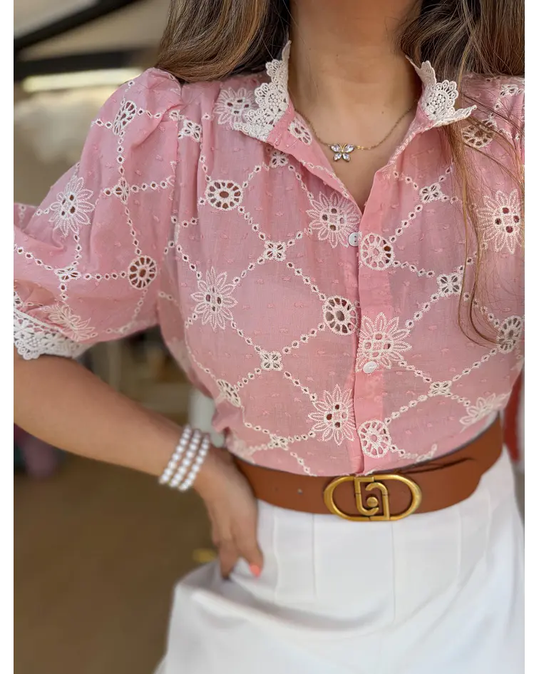 CAMISA ROSA COM BORDADOS