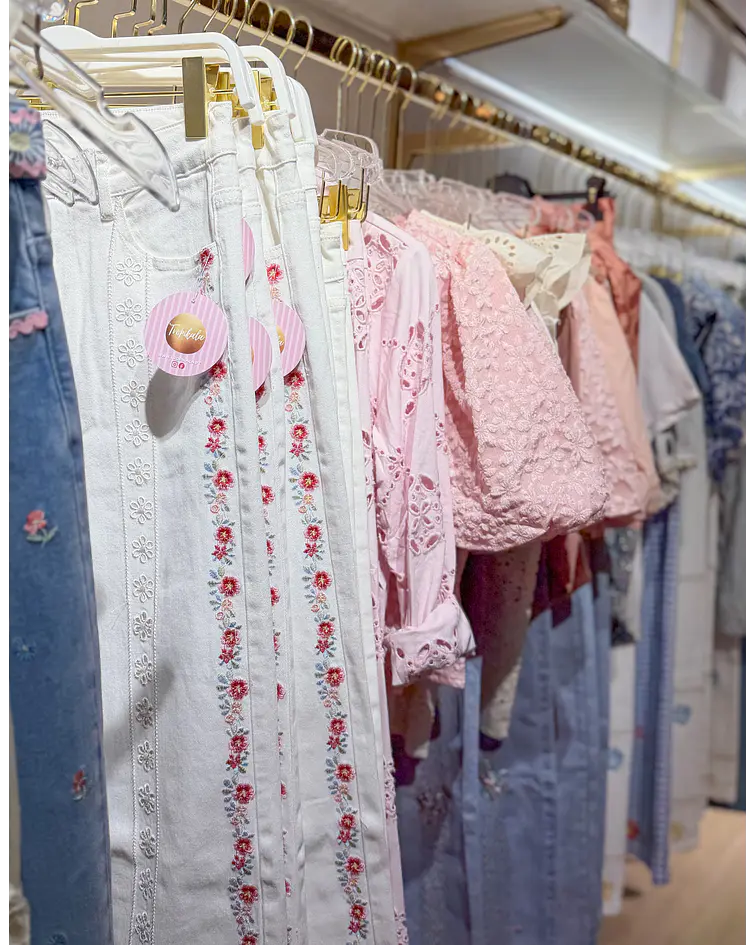 JEANS BORDADOS FLORES  
