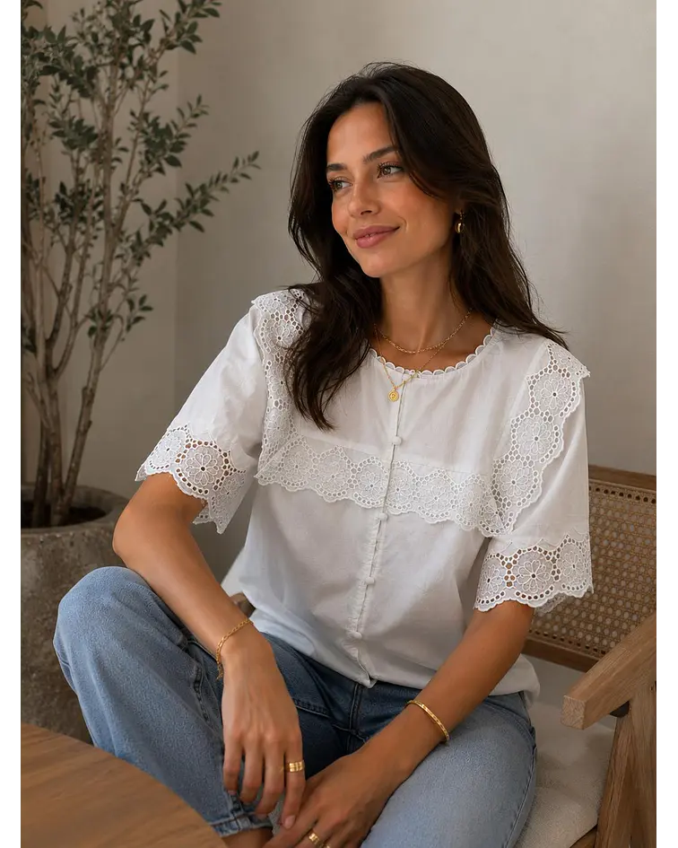 CAMISA COM BORDADOS
