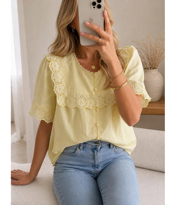 CAMISA COM BORDADOS 