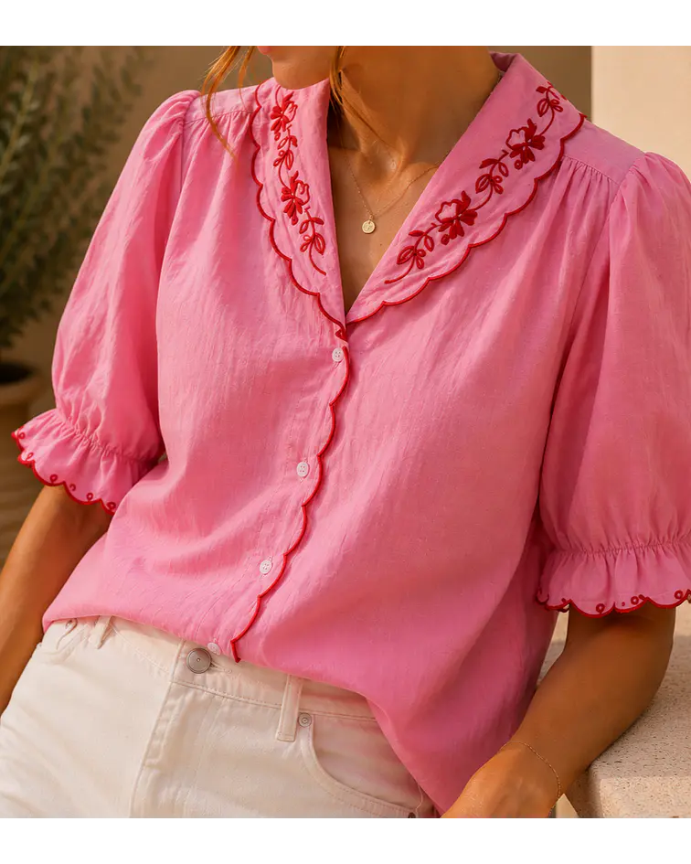 CAMISA COM GOLA BORDADA