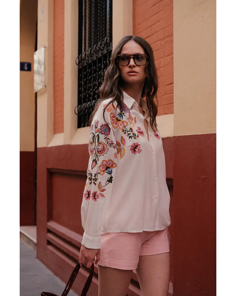 CAMISA FLORES BORDADA