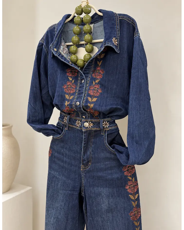 JEANS COM BORDADOS