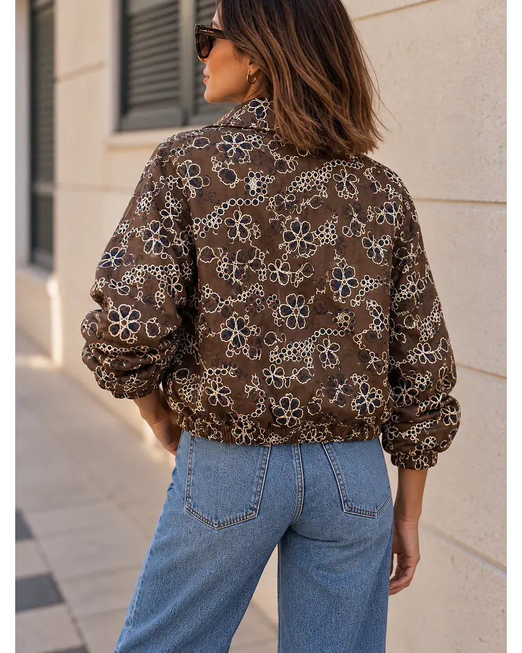 BOMBER COM BORDADOS CASTANHO