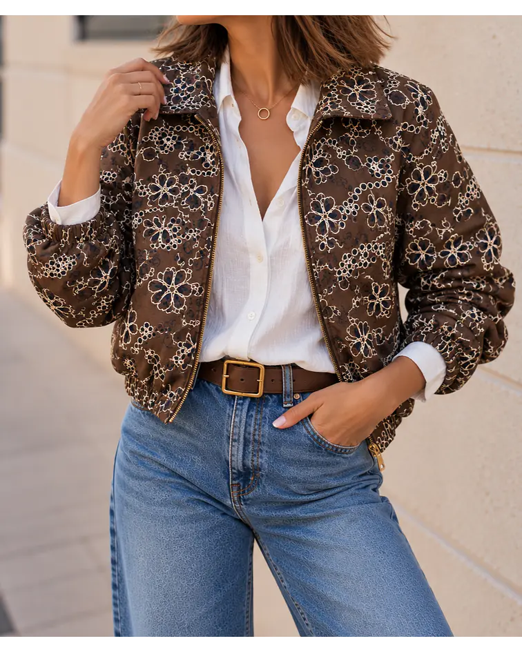 BOMBER COM BORDADOS CASTANHO
