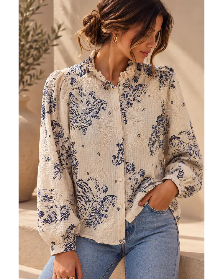 CAMISA COM BORDADOS 