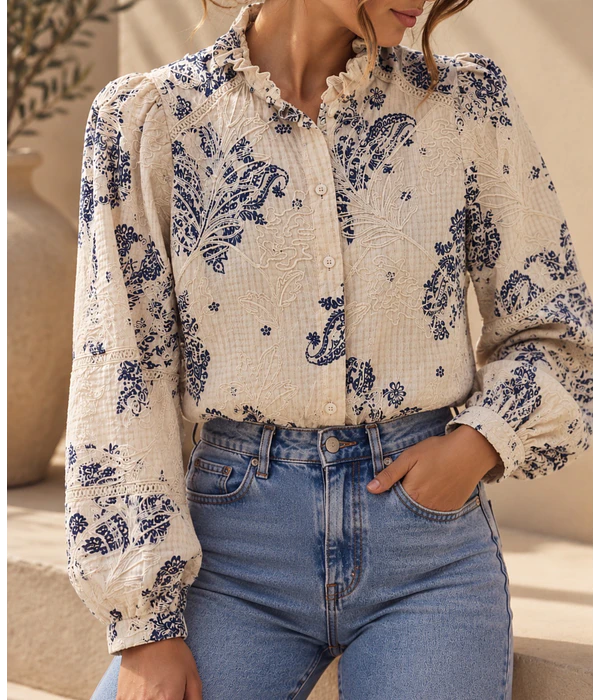 CAMISA COM BORDADOS 