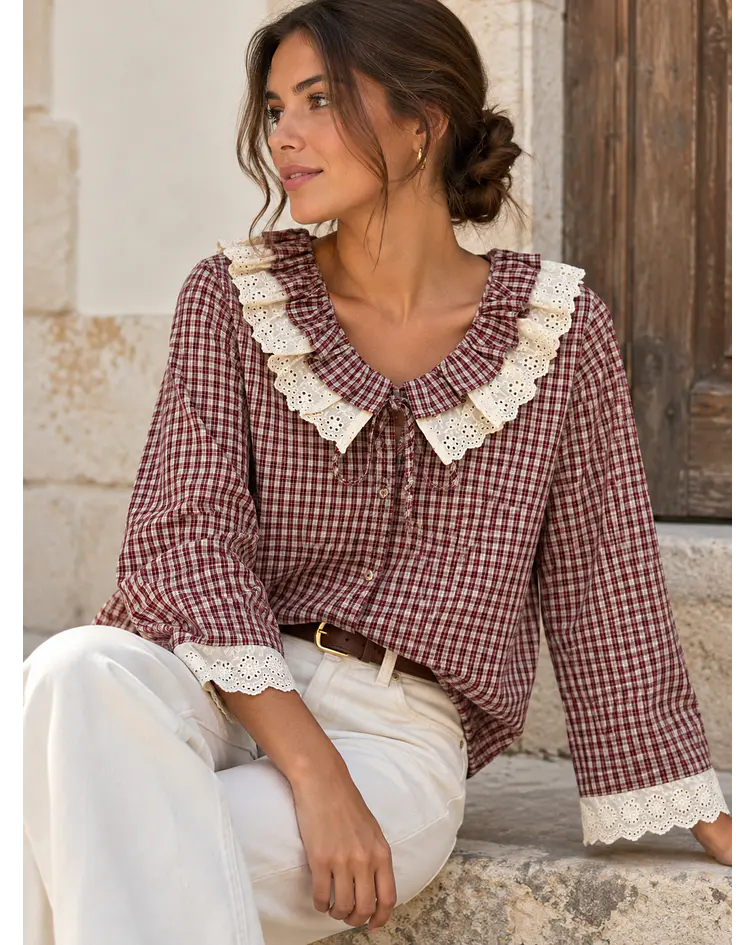 CAMISA COM BORDADOS BORDÔ 