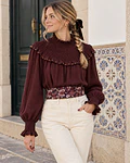 BLUSA COM TACHAS