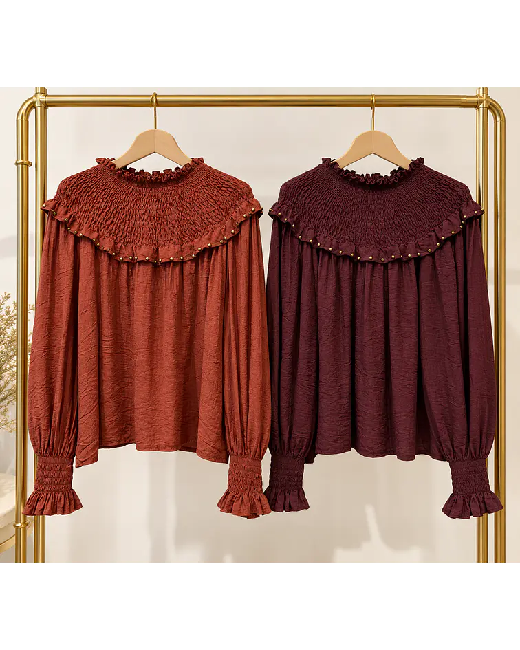 BLUSA COM TACHAS