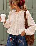 CAMISA COM PORMENORES BORDADOS