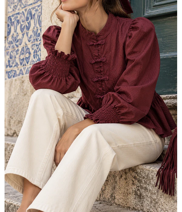 CAMISA COM PORMENORES