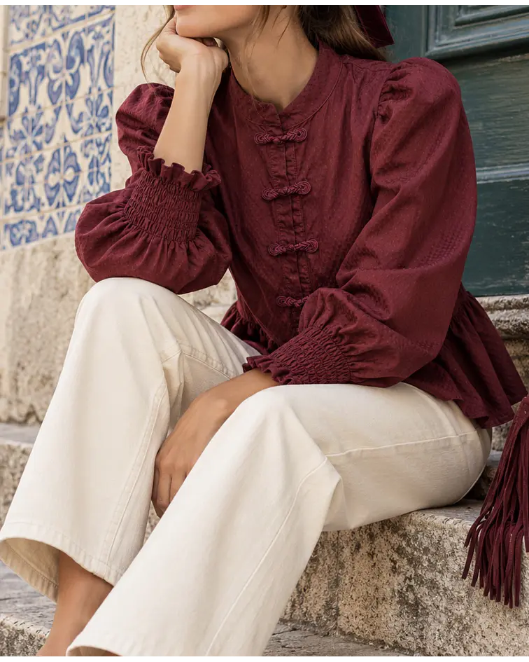 CAMISA COM PORMENORES