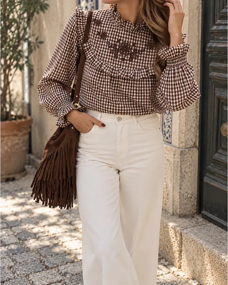 BLUSA COM PORMENORES BORDADOS CASTANHA