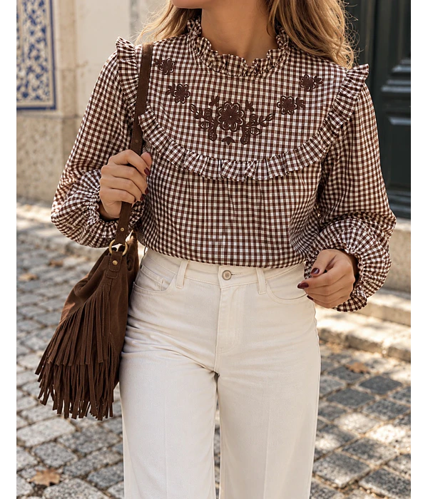 BLUSA COM PORMENORES BORDADOS CASTANHA