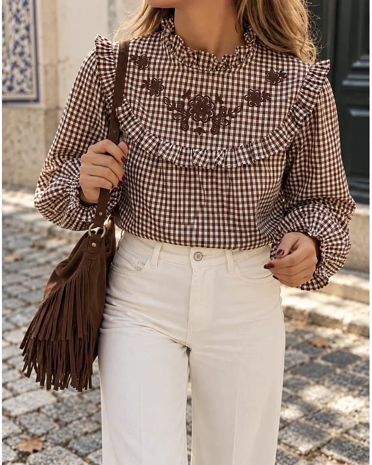 BLUSA COM PORMENORES BORDADOS CASTANHA