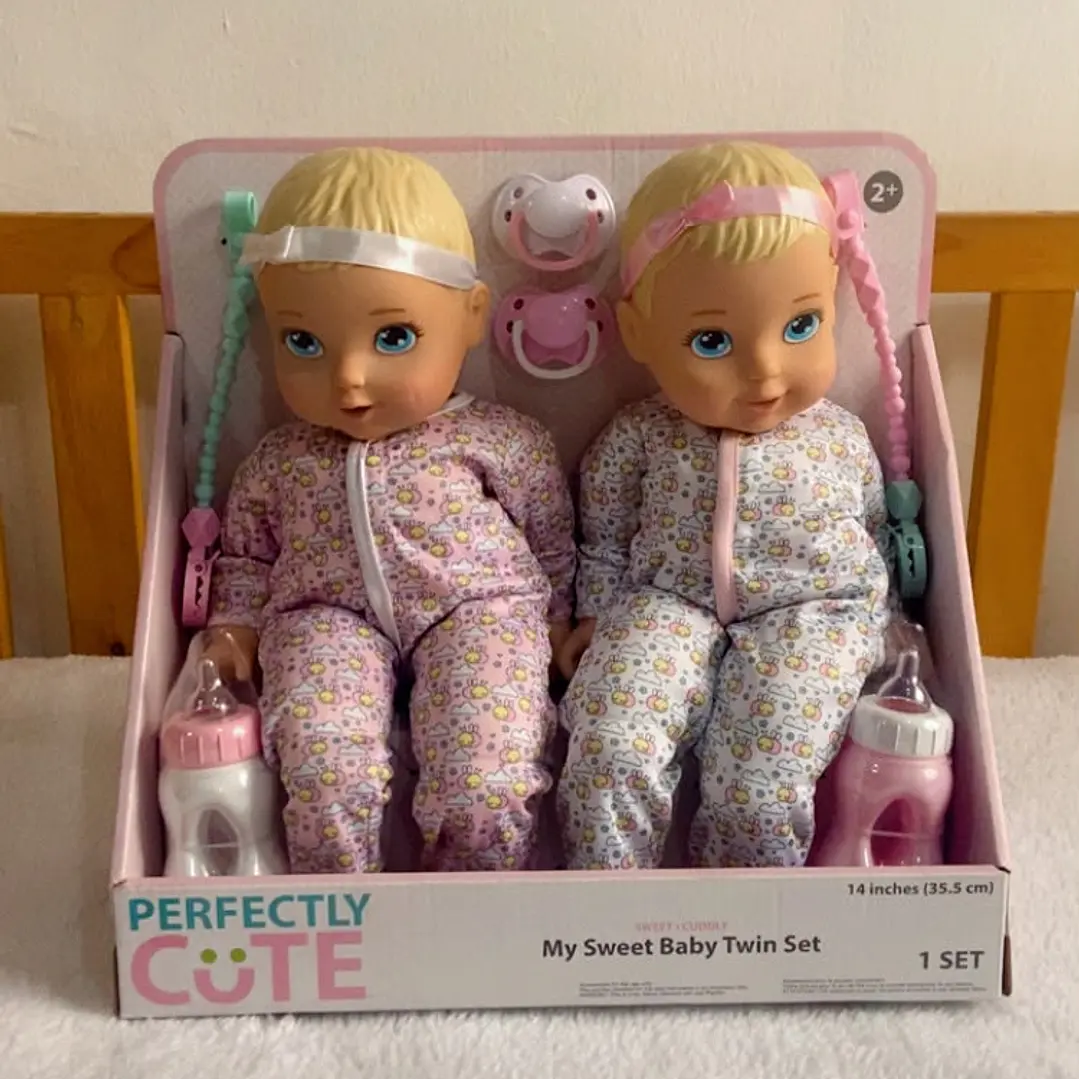 Set Muñecas Bebes Gemelas-mellizas Con Su Chupete Y Biberón. 3