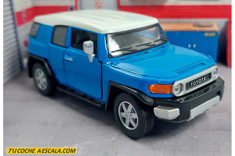 TOYOTA FJ CRUISER Marca: KINSMART azul