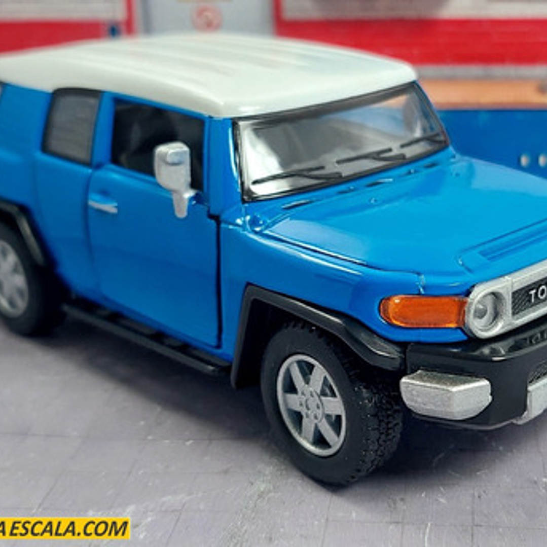 TOYOTA FJ CRUISER Marca: KINSMART azul 1