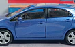 Kia Rio Pride azul Escala 1:36 welly