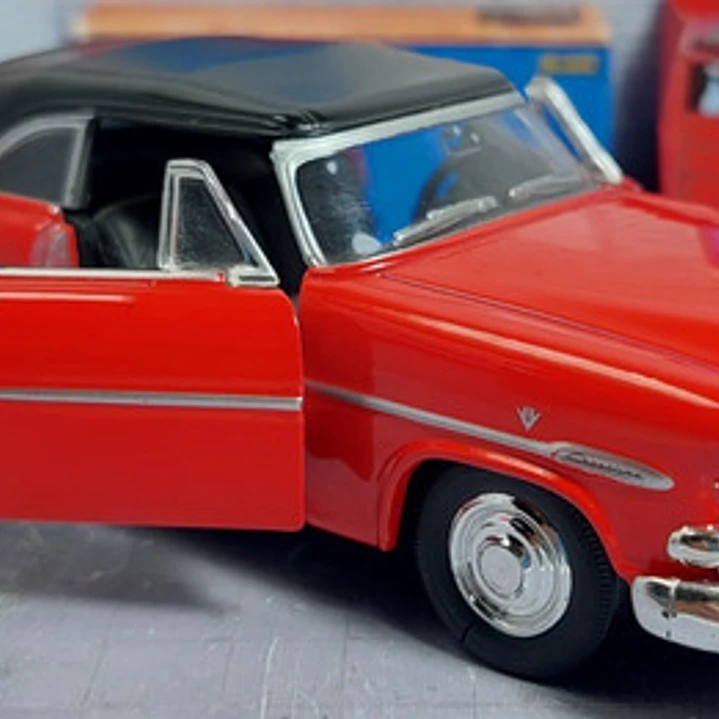 Ford Crestline Sunliner 1953 Escala 1/36 , Marca Welly 3
