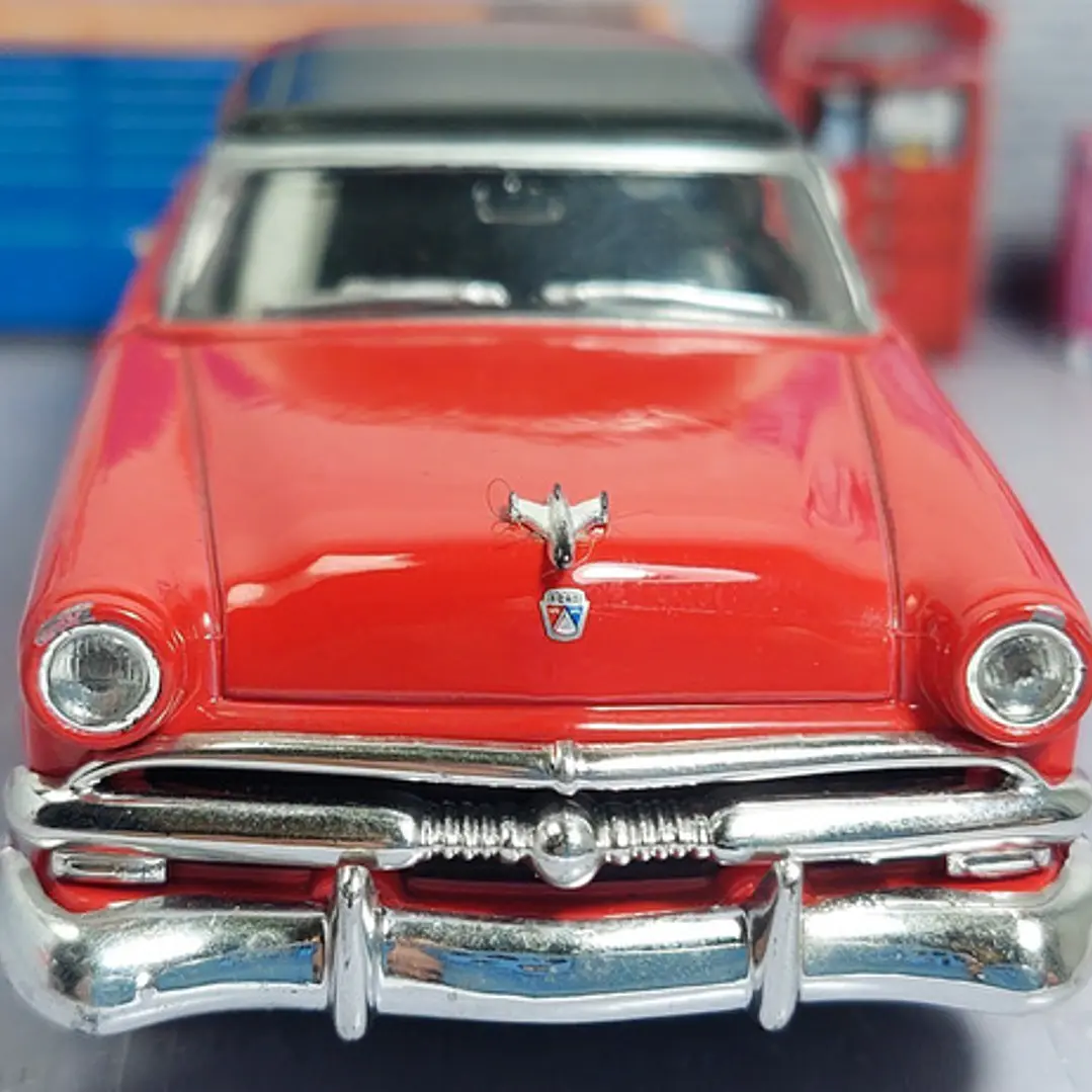 Ford Crestline Sunliner 1953 Escala 1/36 , Marca Welly 6
