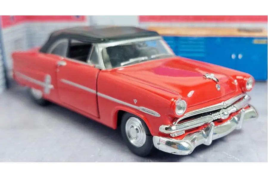 Ford Crestline Sunliner 1953 Escala 1/36 , Marca Welly