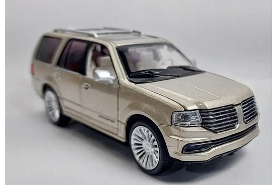 Lincoln Navigator 2015, A Escala 1/32 MARCA MSZ