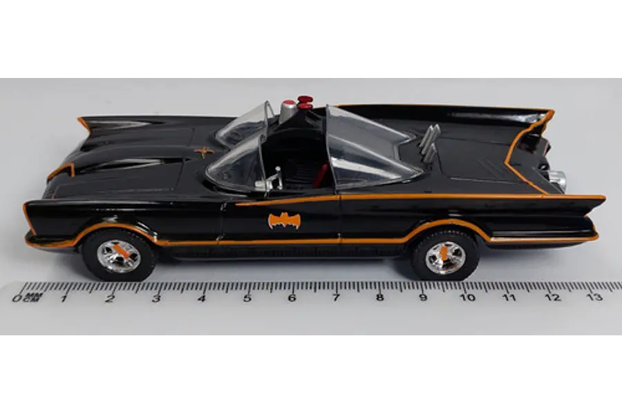 Batman Con Batimóvil, Escala 1/32, De Coleccion  