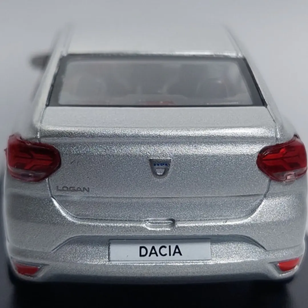 Renault Logan Carro A Escala De Coleccion   4