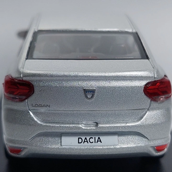 Renault Logan Carro A Escala De Coleccion   4
