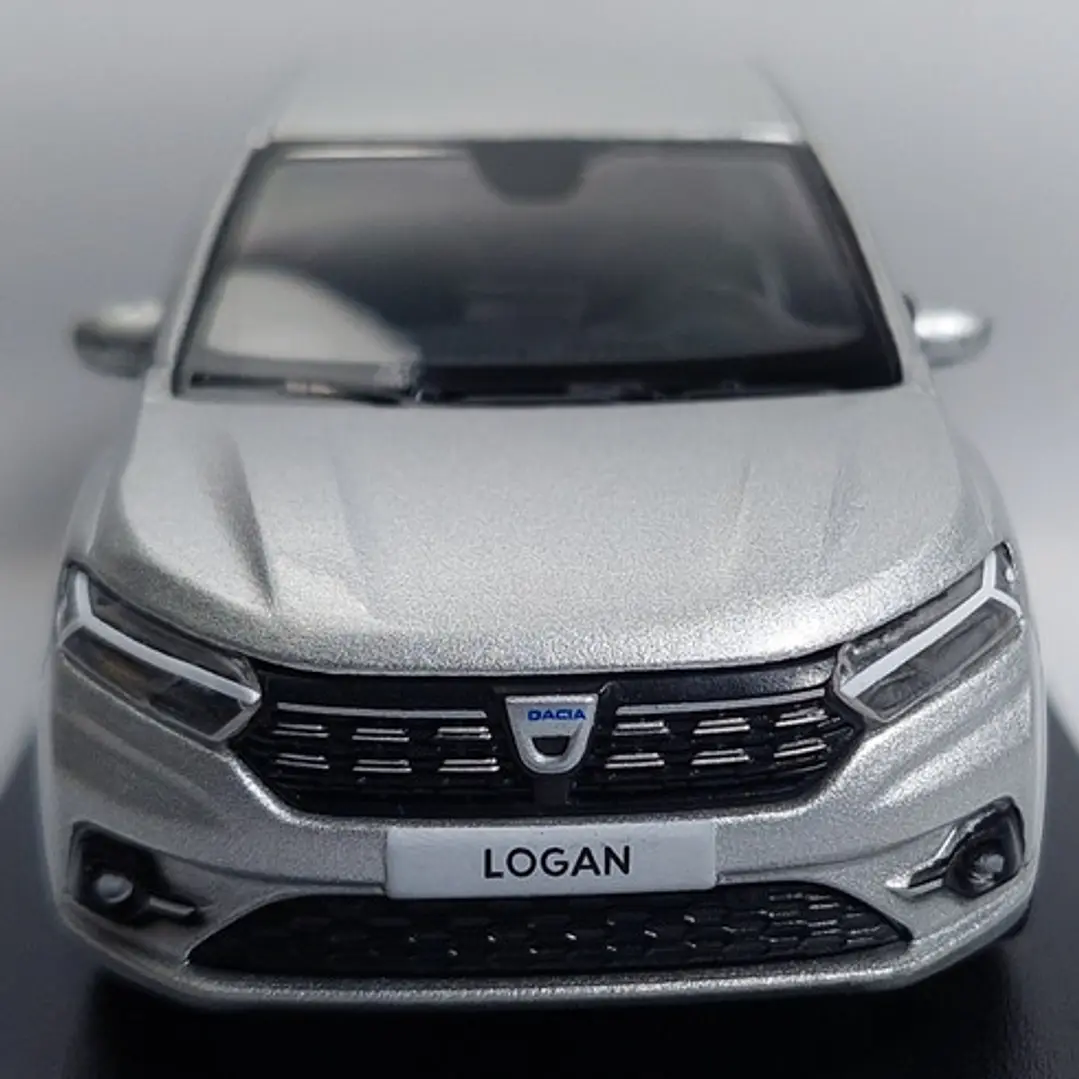 Renault Logan Carro A Escala De Coleccion   3