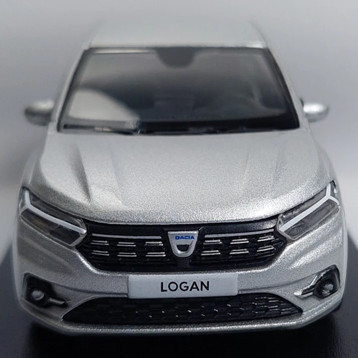 Renault Logan Carro A Escala De Coleccion   3