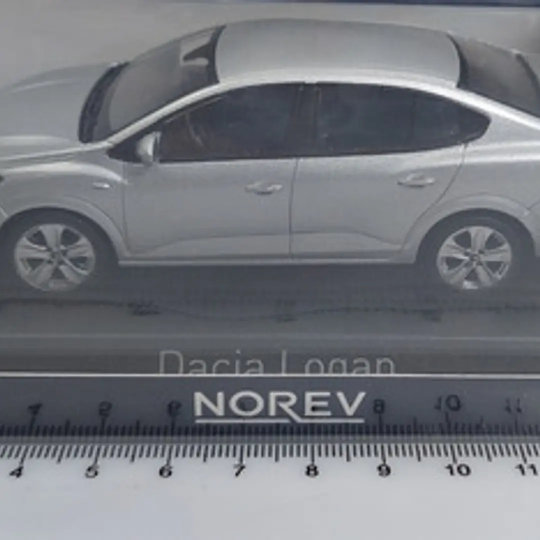 Renault Logan Carro A Escala De Coleccion   7