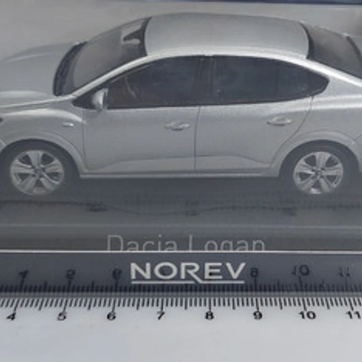 Renault Logan Carro A Escala De Coleccion   7